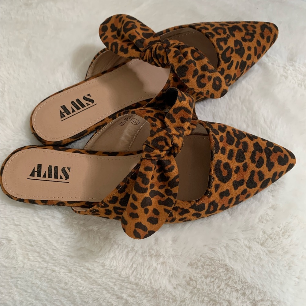 Leopard slip on’s w/ bow 💛💛😻🧡🧡